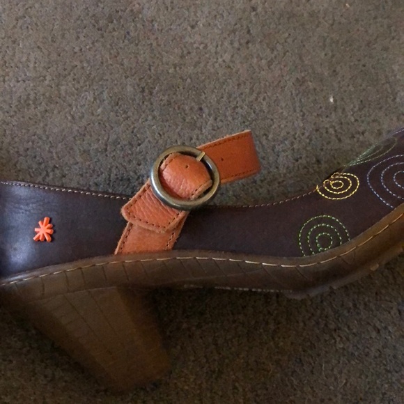 Heels - Picture 2 of 3